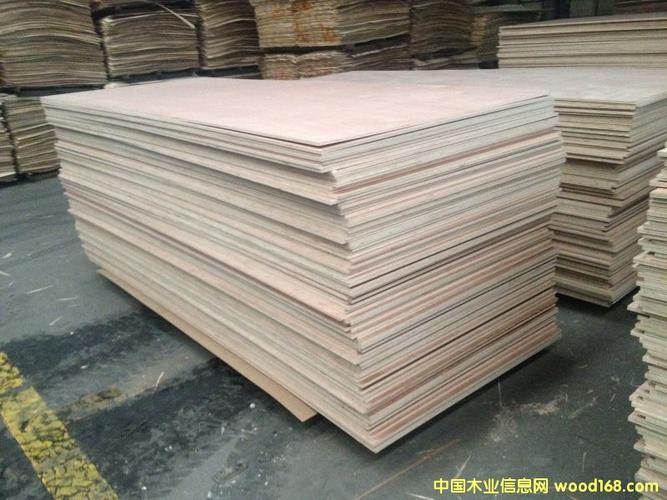 2800*1220*3mm多层板/胶合板,是由木段旋切成单板或由木方刨切成薄木